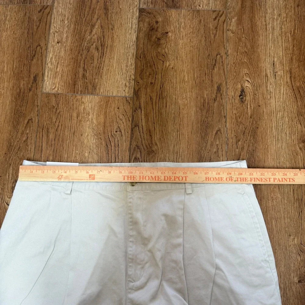 IZOD Mens 42 Pleated Chino Shorts Stone Beige 100%‎ Cotton New w/ FLAW READ